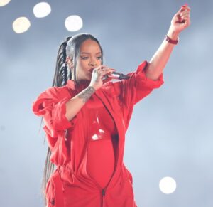 Super Bowl : pourquoi Rihanna enceinte enflamme les réseaux ?