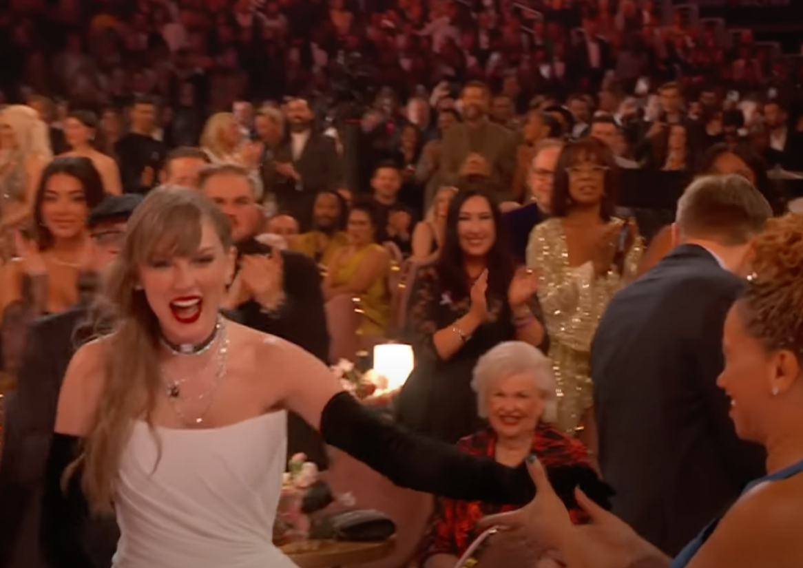 Grammy Awards Taylor Swift obtient sa quatrième pour le meilleur album de l
