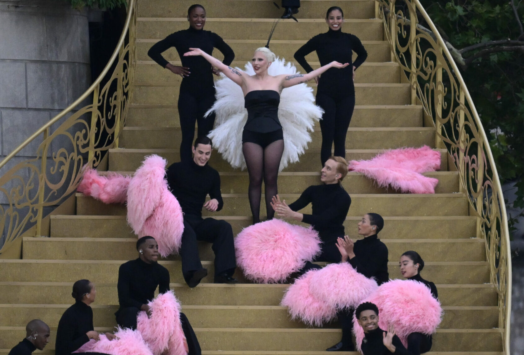Lady Gaga chante en français lors de la cérémonie d