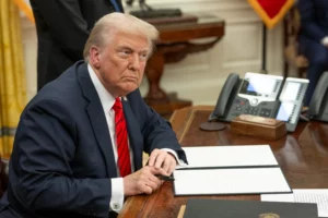 Donald Trump signe une loi contre les deepfakes sexuels