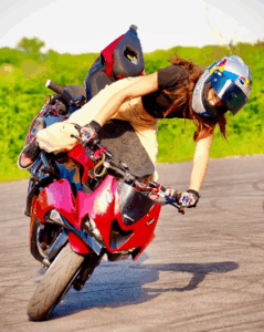 Sarah Lezito, reine des cascades à moto d’Épernay à Hollywood