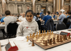 Une jeune fille de 10 ans bat un grand maître aux échecs