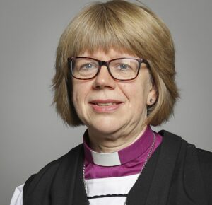Sarah Mullally, première femme à la tête de l’Église anglicane : une nomination qui divise