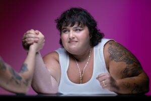 Barbara Butch porte plainte contre La France insoumise après l&rsquo;interruption de son concert 