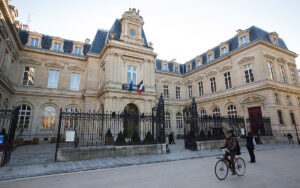 Scandale du périscolaire à Paris : Anne Hidalgo visée par 3 plaintes pour « non-assistance à personne en danger »